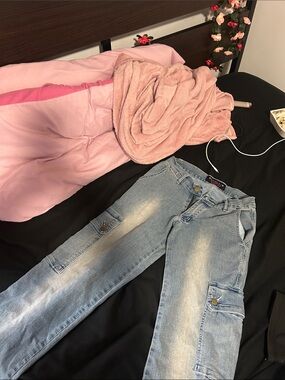 Light Wash Cargo Jeans for Women - Blue